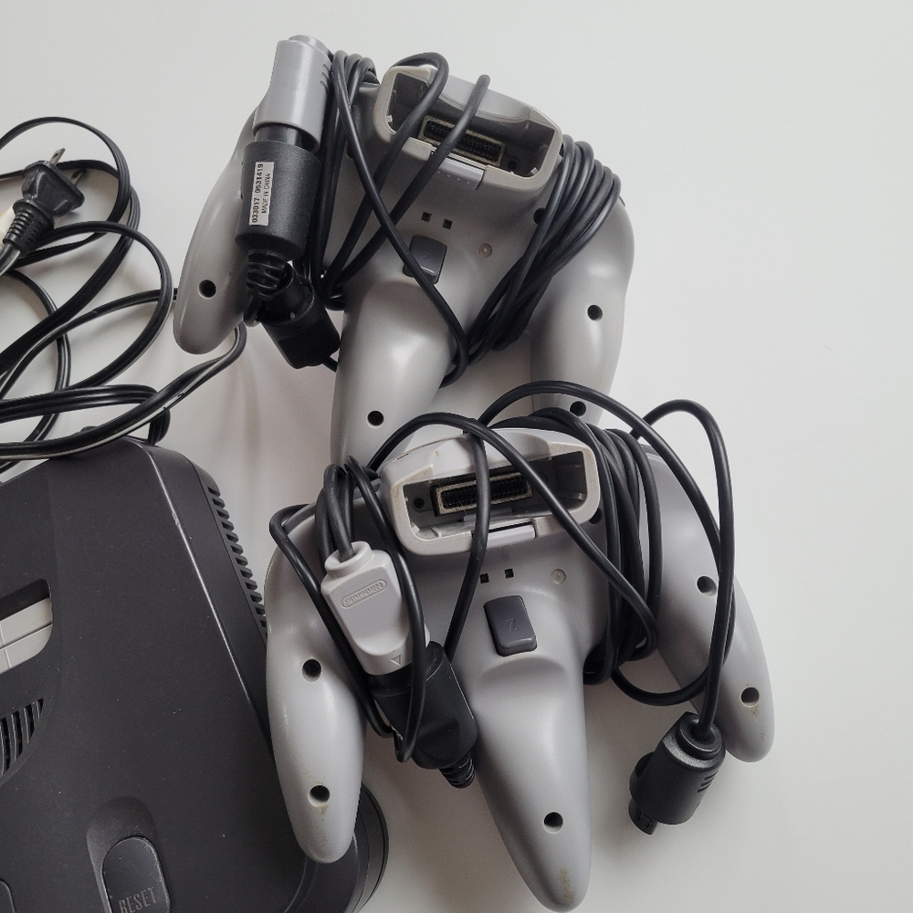 Nintendo Console with Gray Controllers - Picture 11 of 14